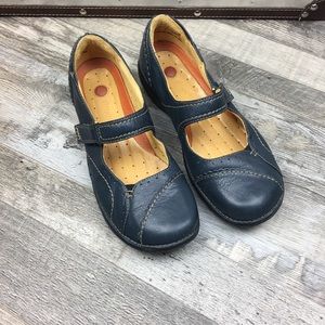 clarks structured shoes womens